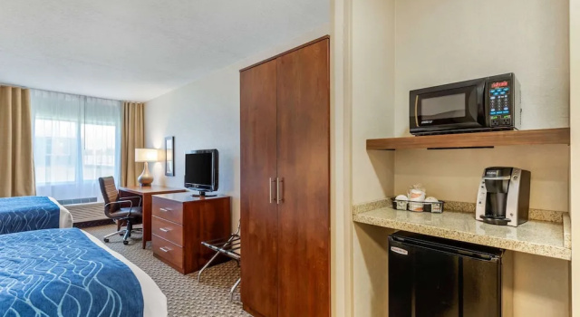 Четырёхместный номер Standard Holiday Inn Express Lincoln