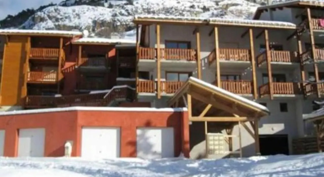 Studio in Vars, With Wonderful Mountain View and Furnished Balcony, Prenota Appartamento Hotel a Alvernia con parcheggio, Parcheggio