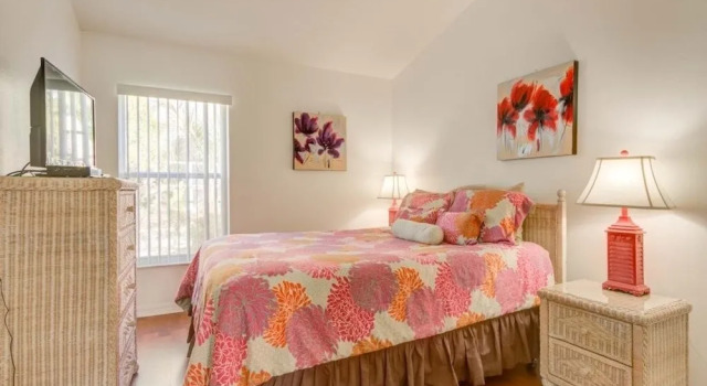 Lovely Lake 20 Min To Disney Large Pool! 4 Bedroom Home, Rezerwuj Hotel Kissimmee Kissimmee