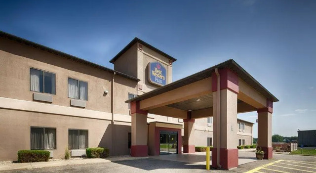 Кровать в общем номере Best Western Plus Albert Lea I-90/I-35 Hotel