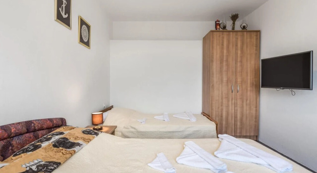 Awesome Home in Stinica With 2 Bedrooms and Wifi, Rezerwuj Hotel  