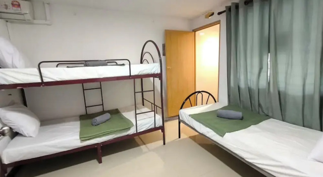 Кровать в общем номере Natol Homestay - Kenyalang Park