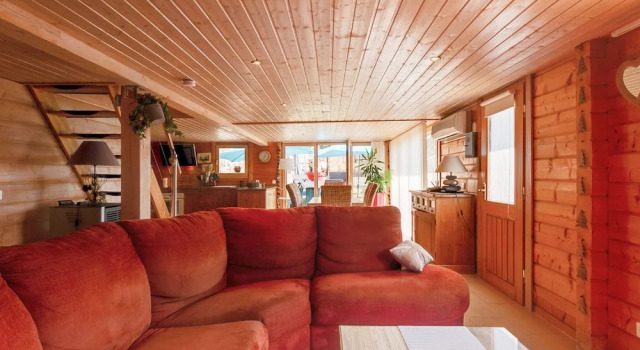 Beautiful Holiday Home in Le Cheylard with Fireplace, Prenota Appartamento Hotel a Alvernia con parcheggio, Parcheggio