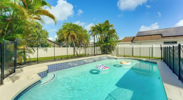 Коттедж Disney-themed Home: Swim, BBQ & Explore Kissimmee!