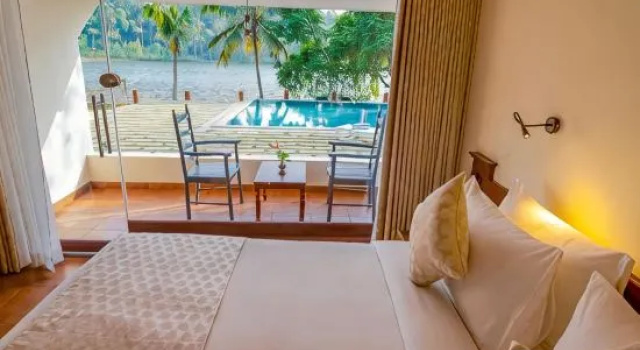 Семейный коттедж с видом на озеро Fragrant Nature Backwater Resort & Ayurveda Spa Kollam