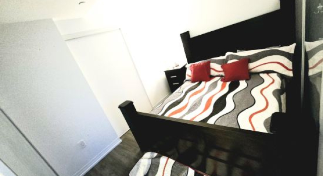Stylish Luxe Apartment one bedroom with couch., Забронировать Апартаменты/квартира Апартаменты Торонто, рядом с Bank of Montreal, Апартаменты/квартира