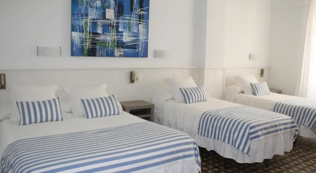 Четырёхместный номер Standard Hostal La Florida