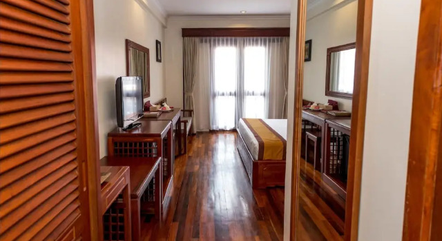 Номер Deluxe с красивым видом из окна Saem Siemreap Hotel