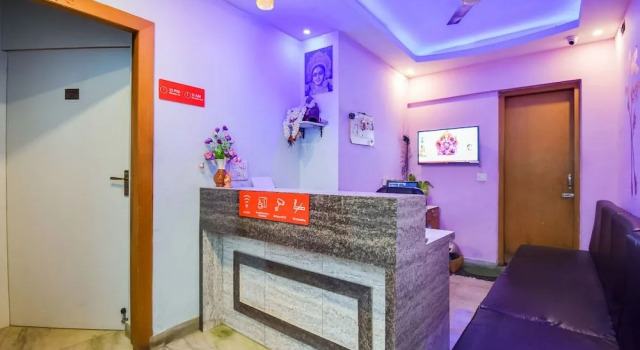 Oyo 22436 Crown Inn, Prenota Hotel Hotel a West Bengal con parcheggio, Parcheggio