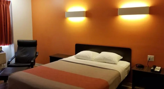 Двухместный номер Standard Joys Inn Innisfail, AB