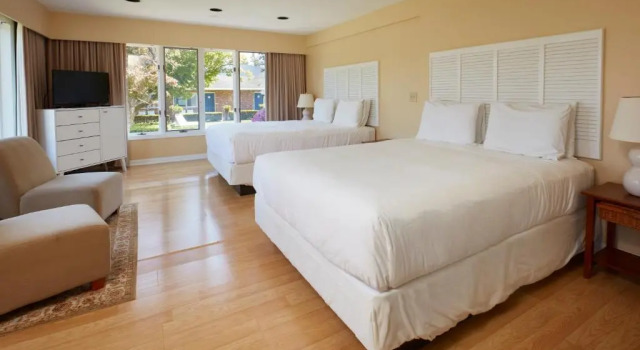 Люкс Deluxe с 2 комнатами Breezeway Boutique Hotel