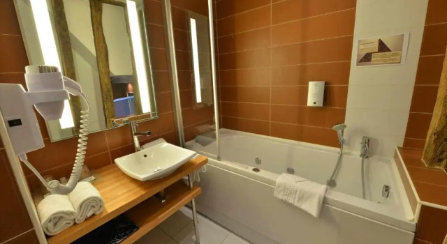 Трёхместный номер Standard Hotel Relais De La Cote Dor