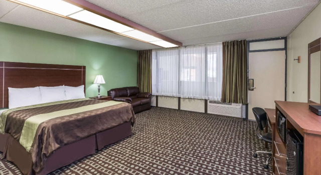 Четырёхместный номер Standard Days Inn by Wyndham Midland