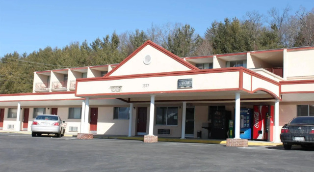 Greenes Motel Boone, Book Motel Boone Appalachian Mountains