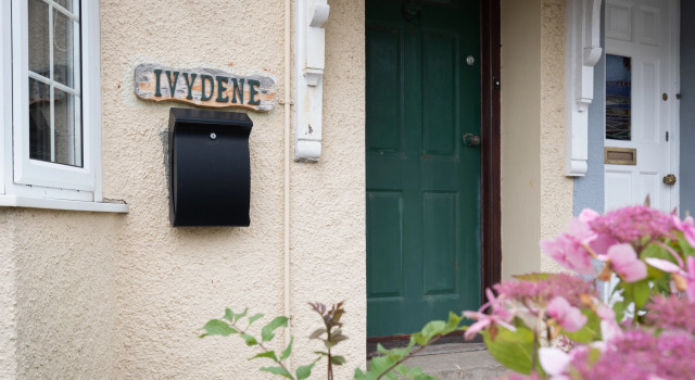 Ivydene - Beautiful Cottage Stone Throw From Beach Wonderful Sea Views