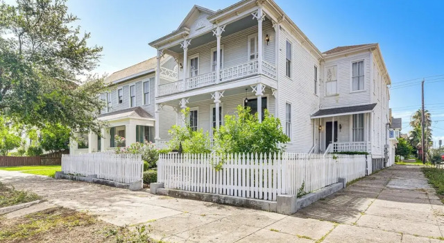 1 Mi to Beach: Historic Retreat in Galveston, Забронировать Апартаменты/квартира Отели Галвестон с парковкой, рядом с Galveston Island Railroad Museum and Terminal, Парковка