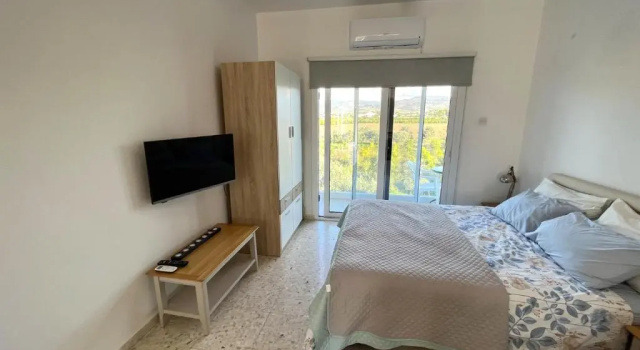 Студия White House studio with sea view and parking