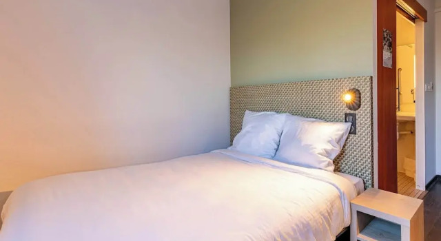 Двухместный номер Accessible B&B HOTEL Colmar Lumière