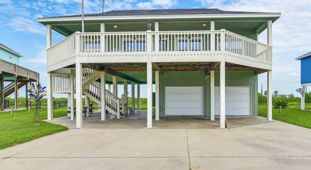 Walk to Ocean: 'pura Vida' Crystal Beach House!, Boek Vakantiehuis Crystal Beach Houston