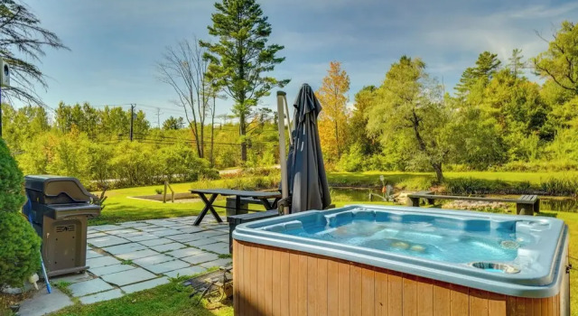 Stratton Shuttle Access! Vermont Mountain Hideaway, 预订 度假屋 温霍尔 美利坚合众国-美利堅合眾國