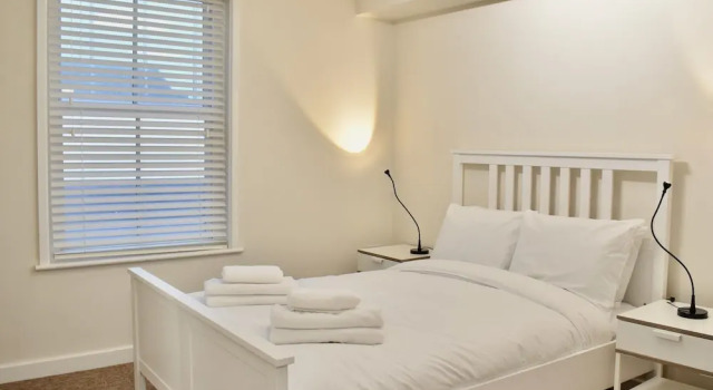 Modern 2 Bedroom House by the Station, Забронировать Отель Отели Исторического графства Суссекса 3 звезды, 3*