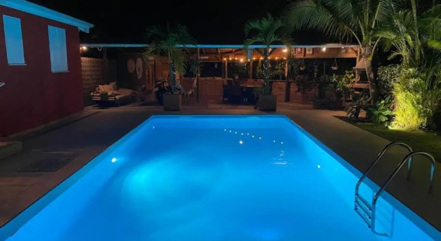 Magnifique villa à 5 min de la plage, Varaa Villa Hotellit Grande-Terre uima-altaalla, Uima-allas