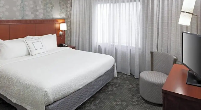 Четырёхместный номер Standard с видом на город Courtyard by Marriott Miami at Dolphin Mall
