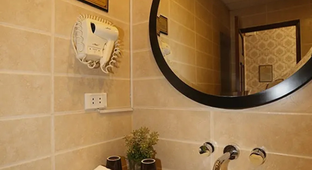 Кровать в общем номере с 6 комнатами Hanoi House Hotel & Travel
