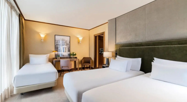 Трёхместный номер Premium NH Collection Prague Carlo IV