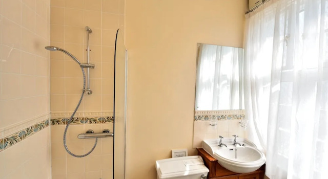 Confort cameră The Queens Court Hotel