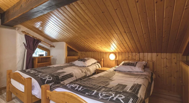 Chalet With 3 Bedrooms in Champagny en Vanoise, With Wonderful Mountai, Prenota Chalet Hotel a Rodano-Alpi con parcheggio, Parcheggio