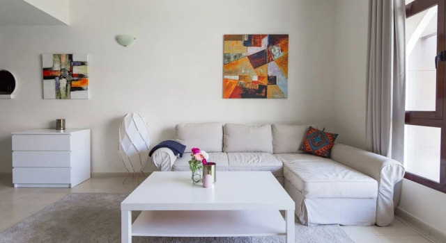 Spacious 1BR in Heart of JVC, Забронировать Апартаменты/квартира Отели Дубая с бассейном, Бассейн