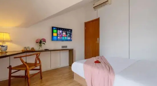 Двухместный номер Standard с балконом Hangzhou Banmufangtang Boutique Inn
