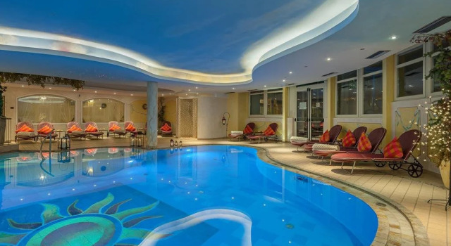 Relais Le Gemme, Забронировать Отель Отели Трансаккуа с бассейном, Бассейн