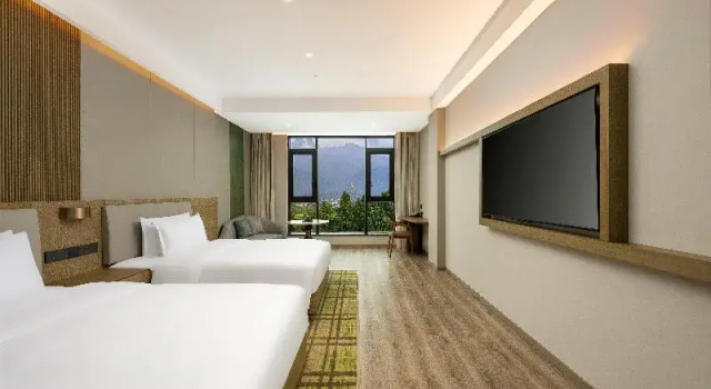 Номер Premium Holiday Inn Jiuhua Mountain Hot Spring by IHG