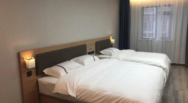 Thank Inn Hotel Shaanxi Xi'an Economic Development Zone 12th Fengcheng Metro Station, Забронировать Отель Сиань Шэньси, рядом с Северный вокзал Сиань