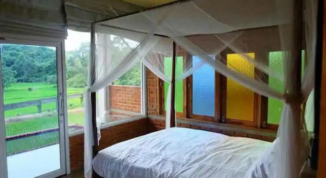 Earth House Pua