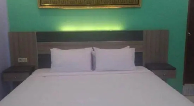 Queen Guest House by RedDoorz, Prenota Affittacamere Bengkulu Sumatra