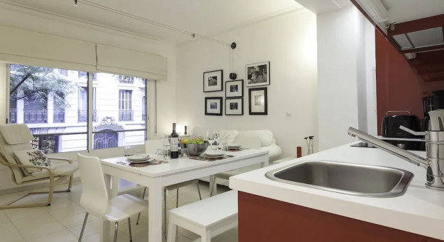 Blanc Apartment, Забронировать Апартаменты/квартира Грасиа Барселона, рядом с Jove Regina Theatre