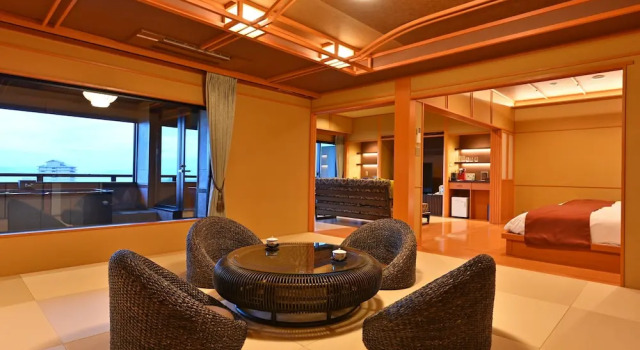 Люкс с балконом Biwako Hanakaido