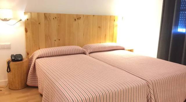 Hotel & Restaurant Figueres Parc, Забронировать Отель Фигерас Alt Empordà