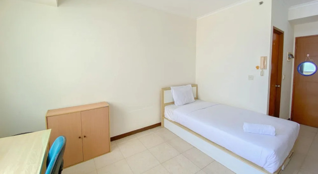 Студия Minimalist And Comfy Studio Room Maple Park Sunter Apartment