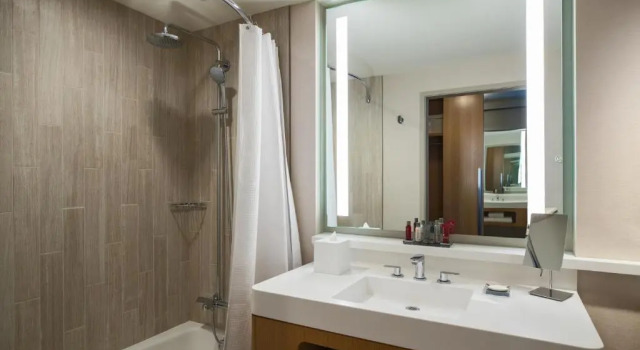 Четырёхместный номер Standard Marriott Marquis Chicago