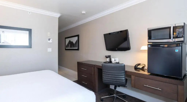 Двухместный номер Standard Sandman Signature Edmonton South Hotel