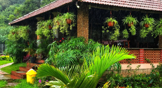 Streamedge Sakleshpur, Boek Hotel Hotels in Hanbal met zwembad, Zwembad