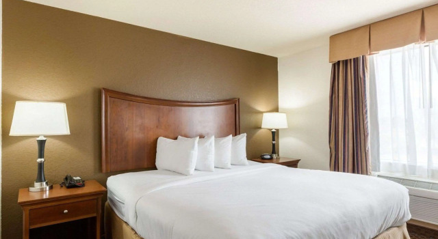 Двухместный номер Standard Quality Suites Huntsville Near University