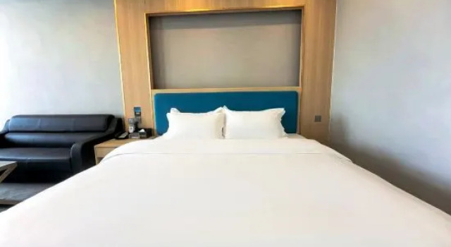 Люкс Business Chaoman Qingya Hotel (Xinyang High-Speed Railway Station)