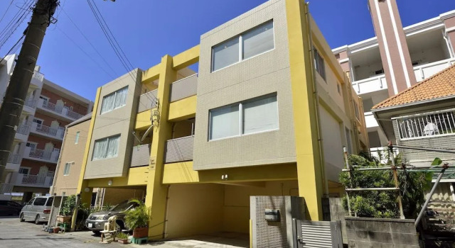 Chatan Coat House