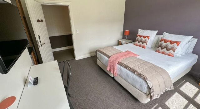 Студия с балконом и с видом на реку Silverstream Retreat
