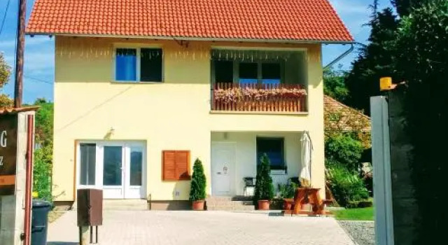 Lótuszvirág Vendégház, Rezerwuj Hotel Szekszard 